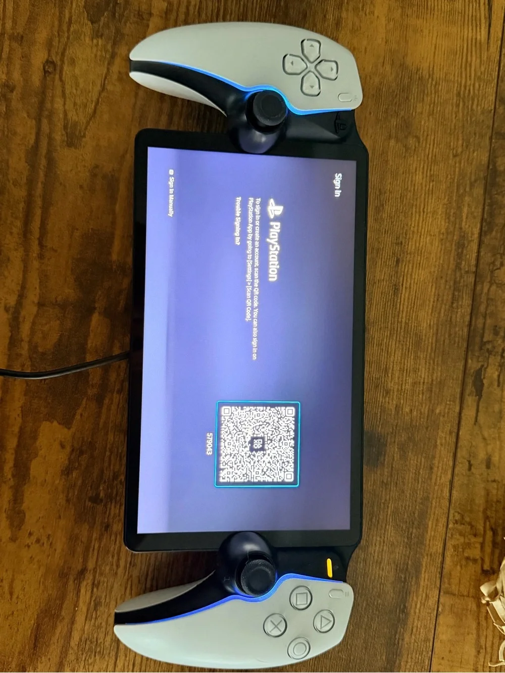 PlayStation DualSense Edge White Handheld Mount with Blue-Trim Controllers